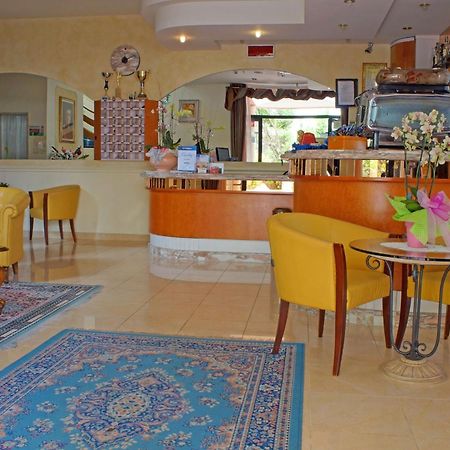 Hotel River Fronte Mare Con Piscina Rimini Exterior photo