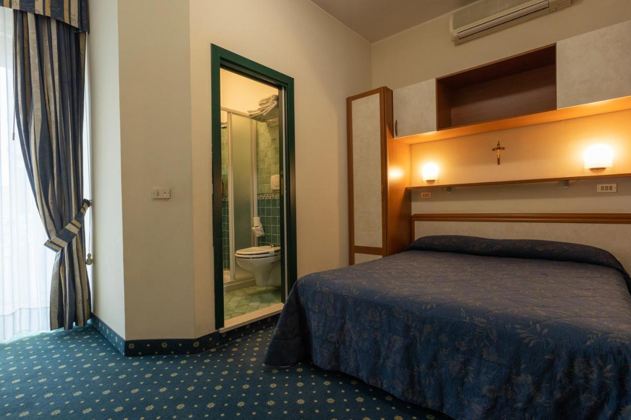 Hotel River Fronte Mare Con Piscina Rimini Exterior photo