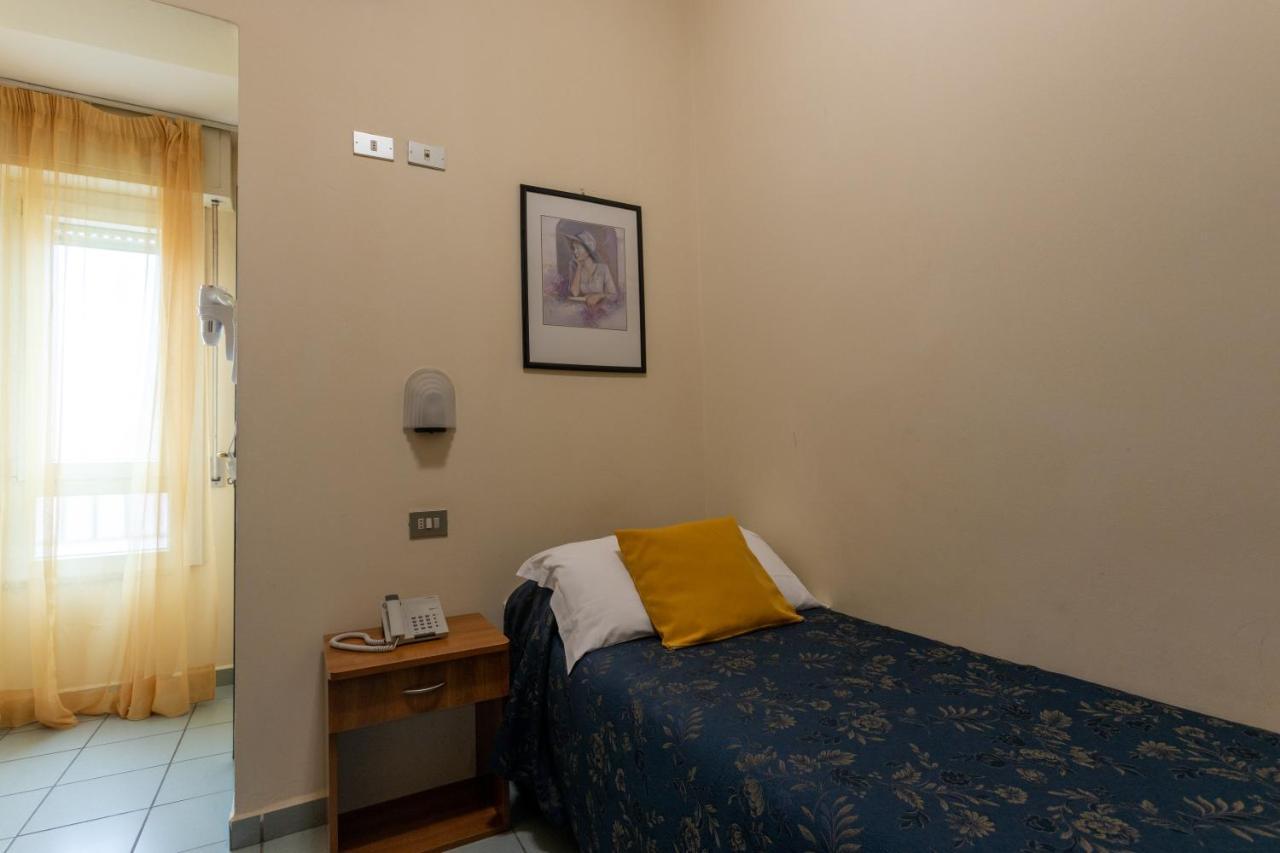 Hotel River Fronte Mare Con Piscina Rimini Exterior photo